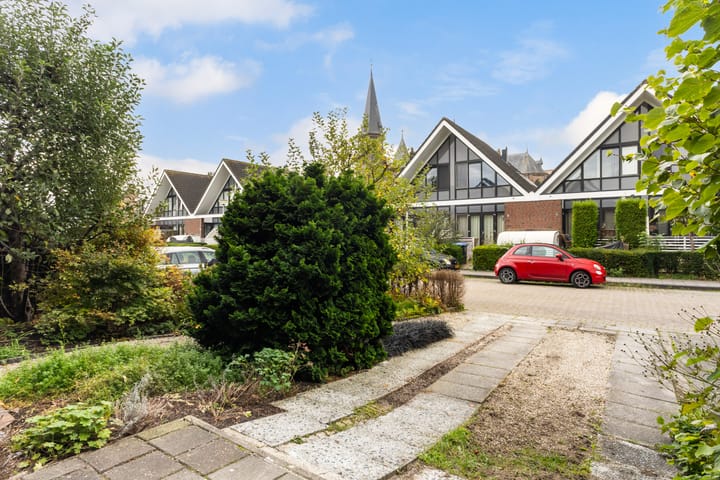 Tussenwoning te koop: Dr. Marga Klompéhof 12, Reeuwijk