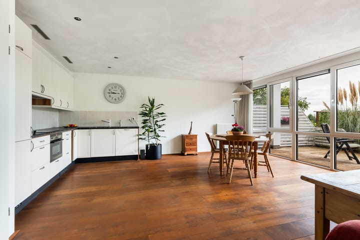 Tussenwoning te koop: Dr. Marga Klompéhof 12, Reeuwijk
