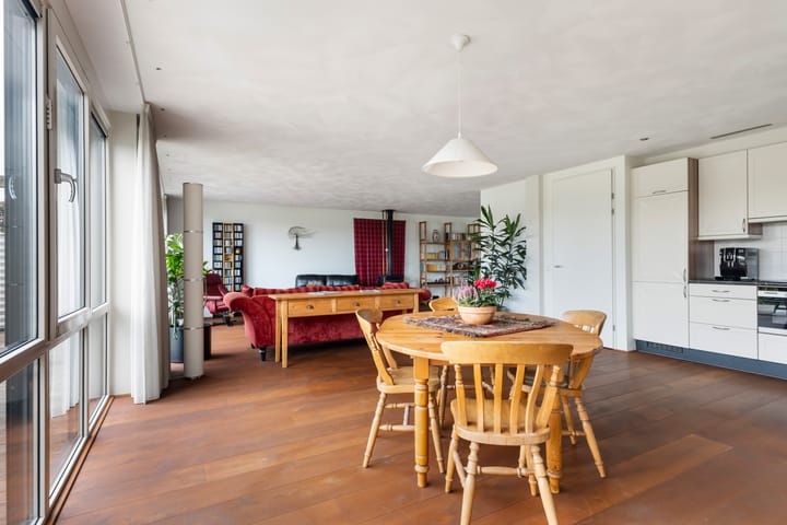 Tussenwoning te koop: Dr. Marga Klompéhof 12, Reeuwijk