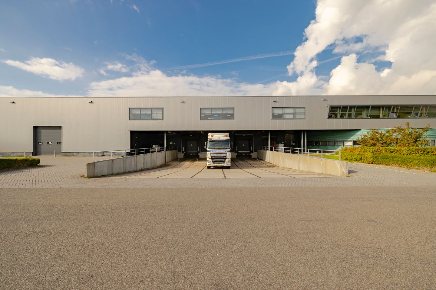 Bekijk foto 2 van Larserpoortweg 26