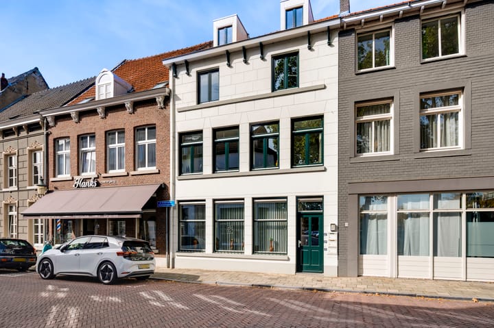 Appartement te koop: Wilhelminaplein 22A, Roermond