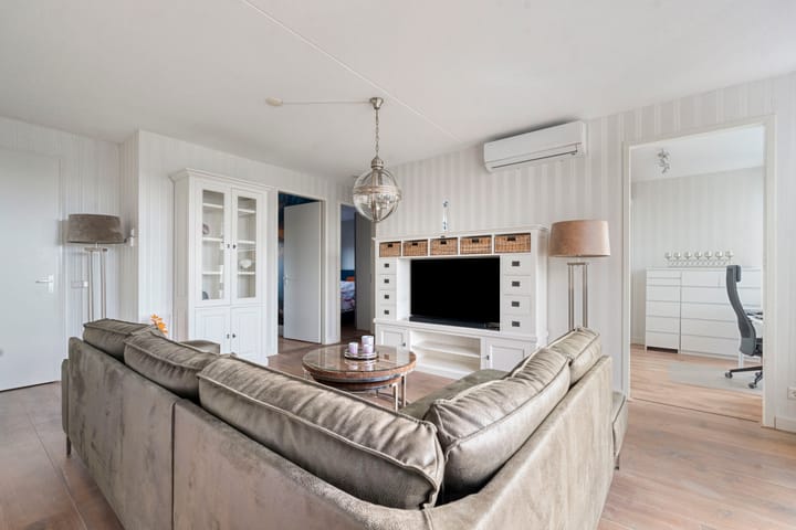 Appartement te koop: Beneluxlaan 758, Almere