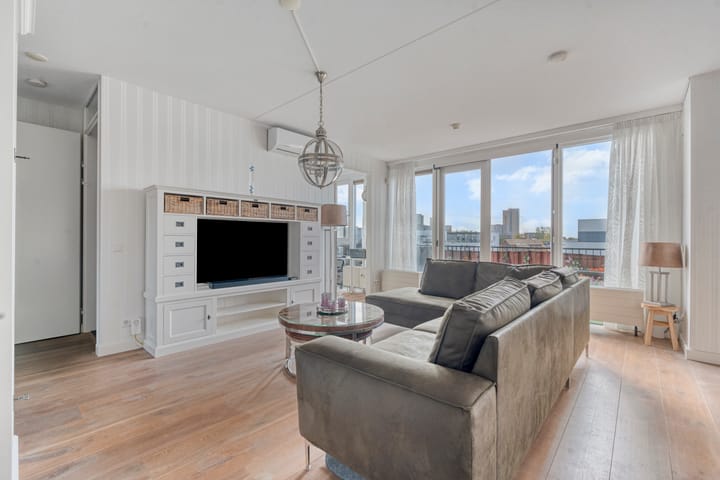 Appartement te koop: Beneluxlaan 758, Almere