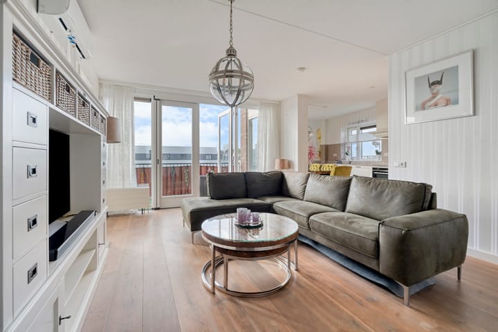 Appartement te koop: Beneluxlaan 758, Almere