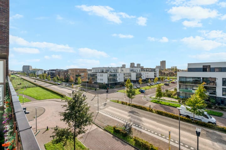 Appartement te koop: Beneluxlaan 758, Almere