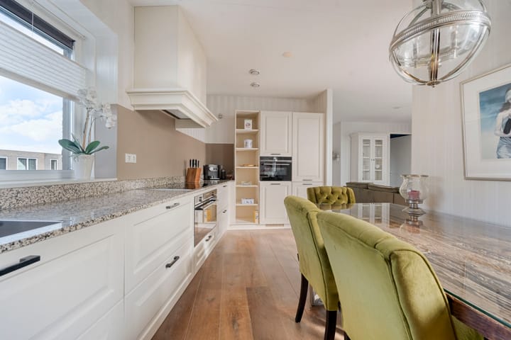 Appartement te koop: Beneluxlaan 758, Almere