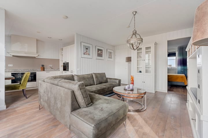 Appartement te koop: Beneluxlaan 758, Almere