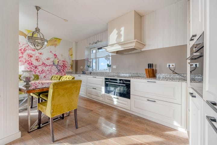 Appartement te koop: Beneluxlaan 758, Almere