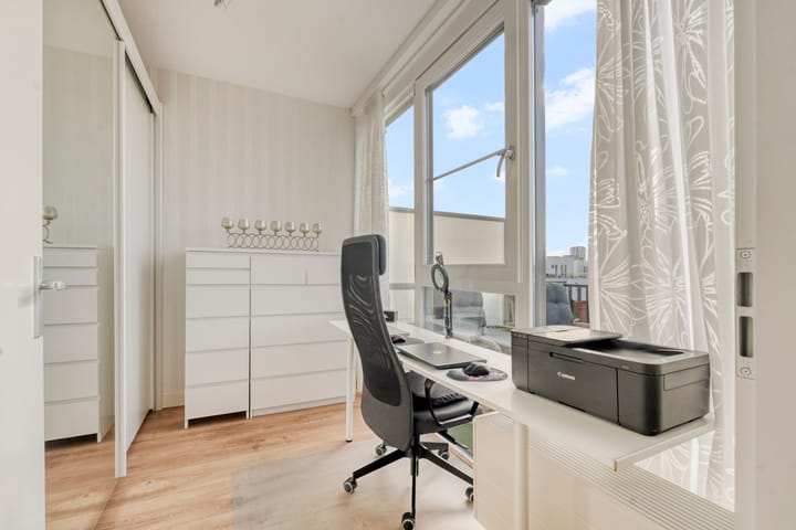 Appartement te koop: Beneluxlaan 758, Almere