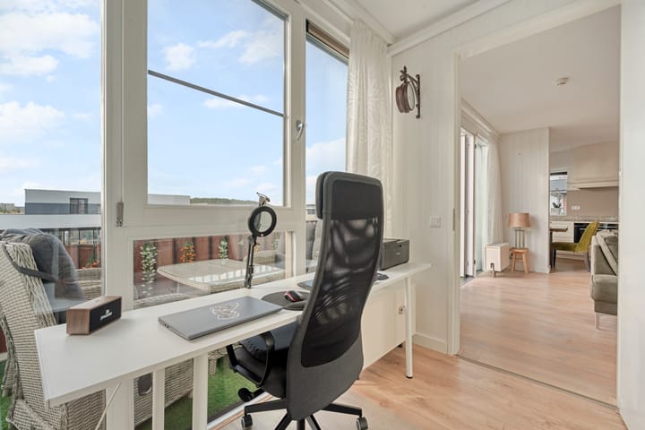 Appartement te koop: Beneluxlaan 758, Almere