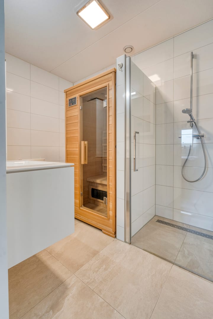 Appartement te koop: Beneluxlaan 758, Almere