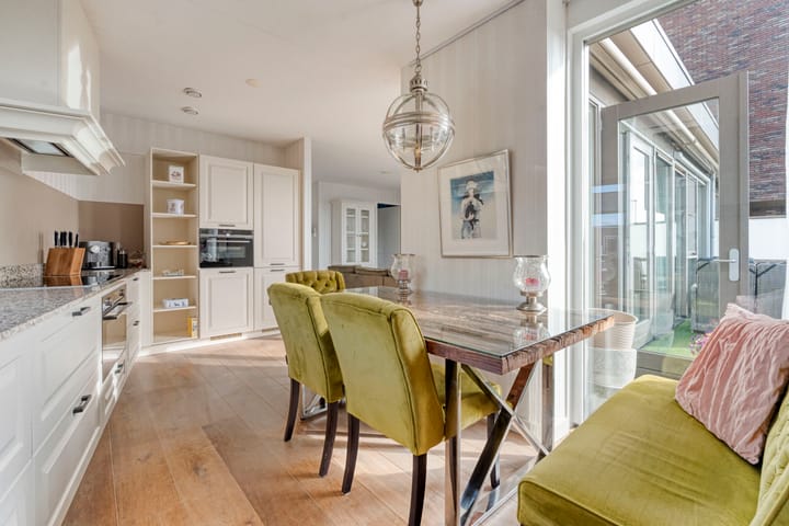 Appartement te koop: Beneluxlaan 758, Almere