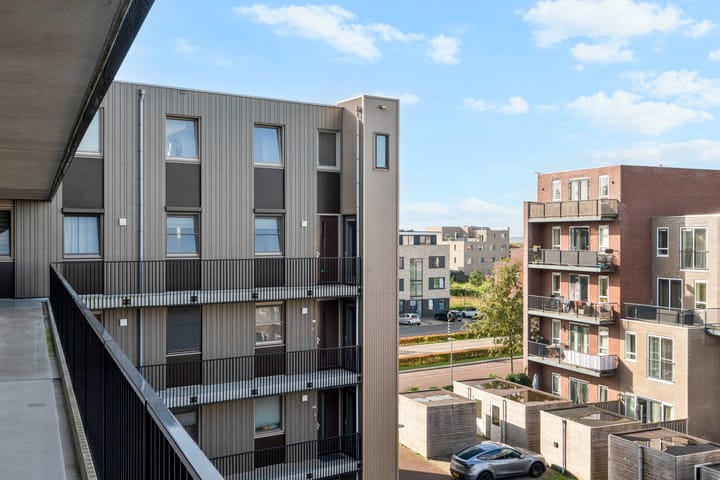Appartement te koop: Beneluxlaan 758, Almere