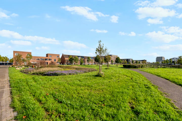 Appartement te koop: Beneluxlaan 758, Almere