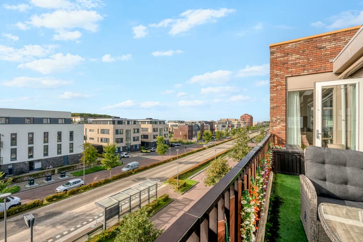 Appartement te koop: Beneluxlaan 758, Almere