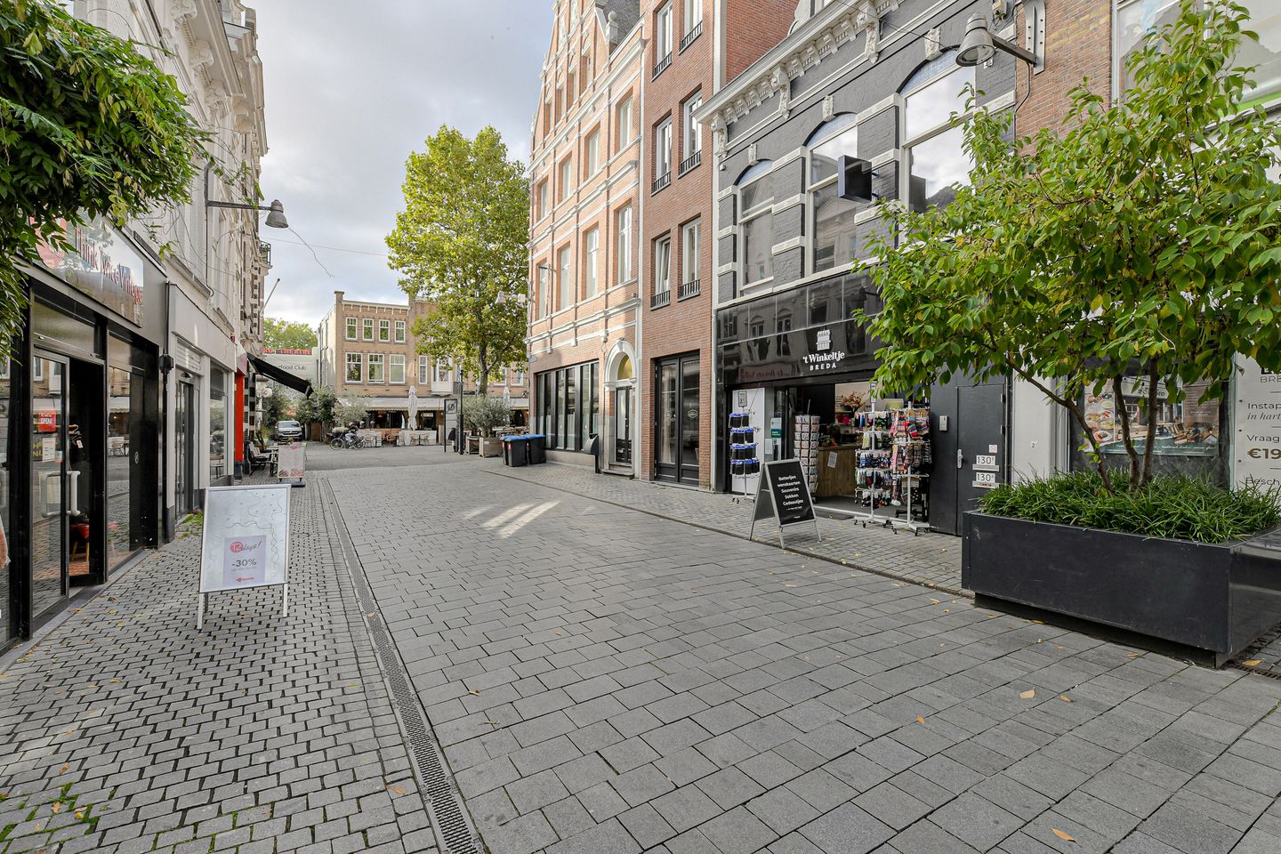 View photo 2 of Ginnekenstraat 130