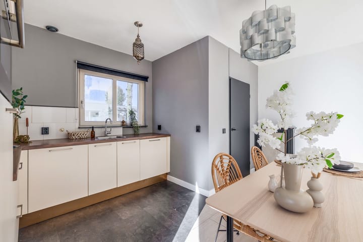 Tussenwoning te koop: Rendierlaan 10, Helmond