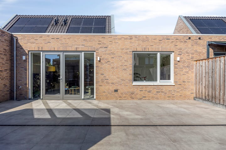 Tussenwoning te koop: Aan het Stichelen 12, Roermond