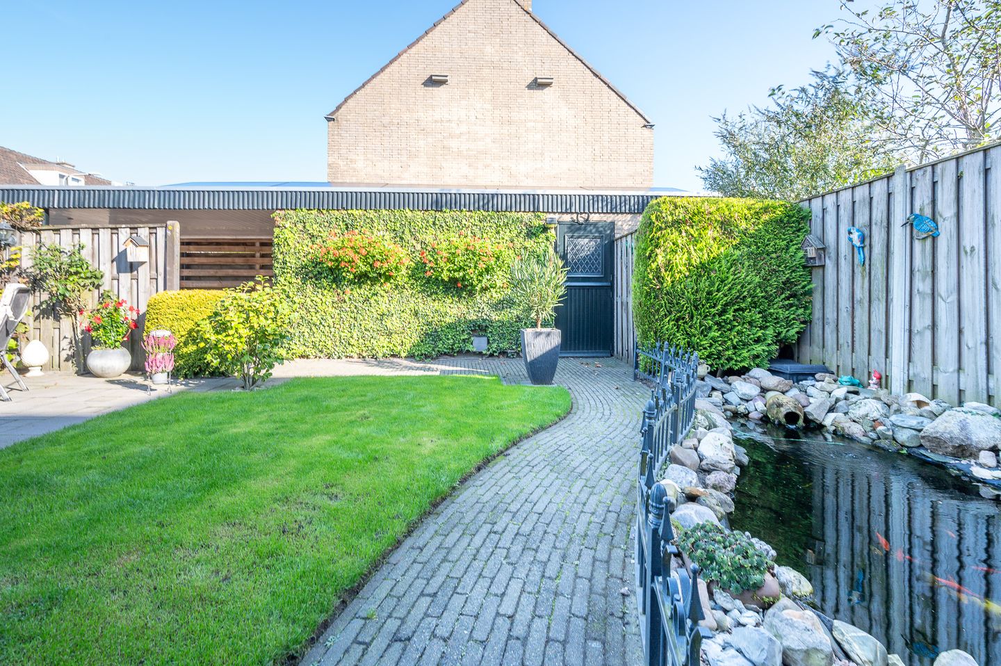 Photo 20 of H Roland Holststraat 25