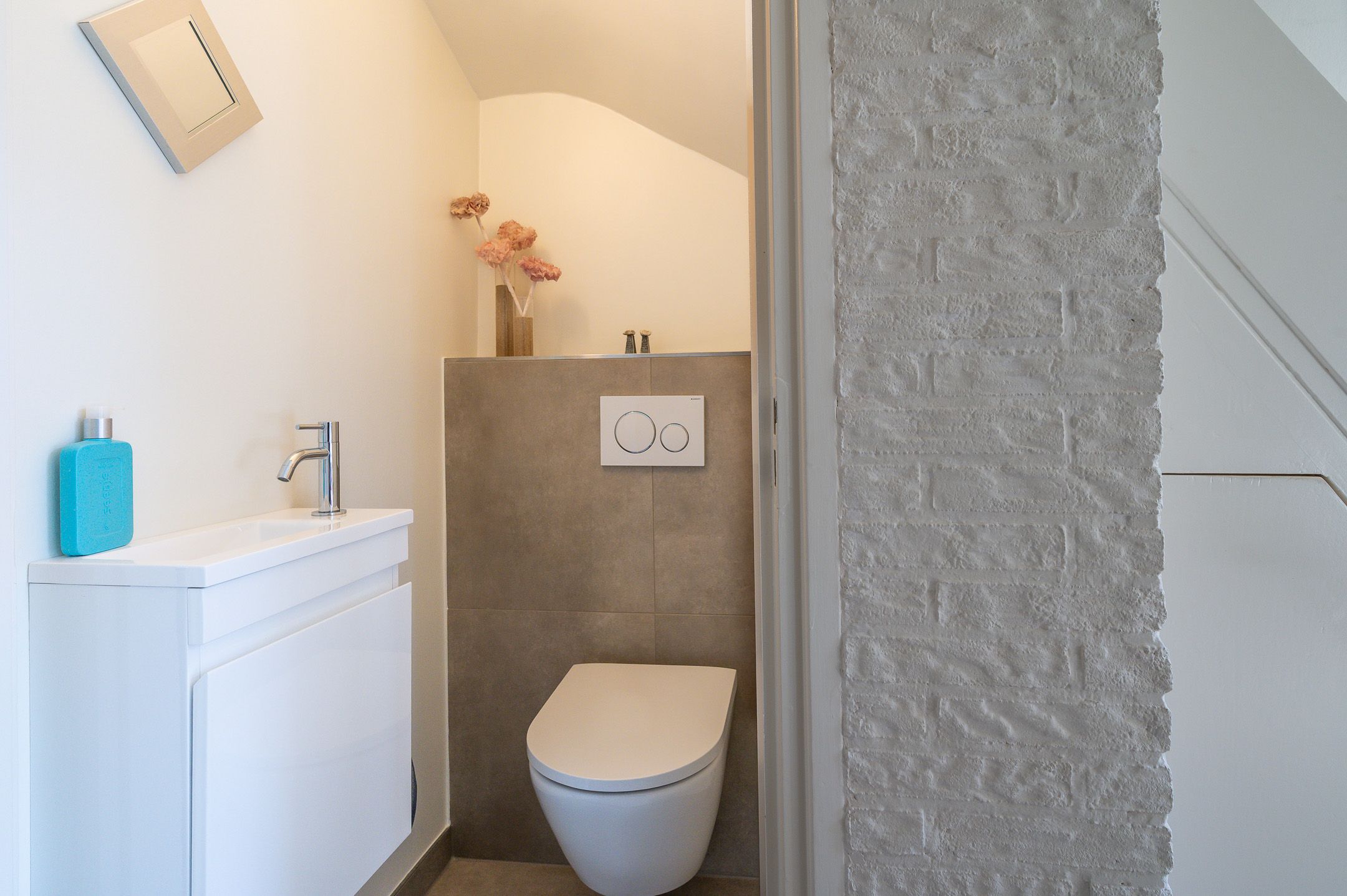 Photo 39 of H Roland Holststraat 25