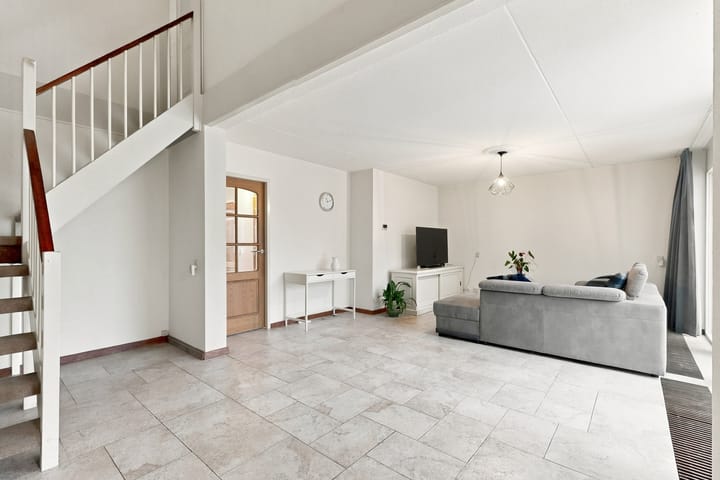 Tussenwoning te koop: Elbe 17, Uithoorn