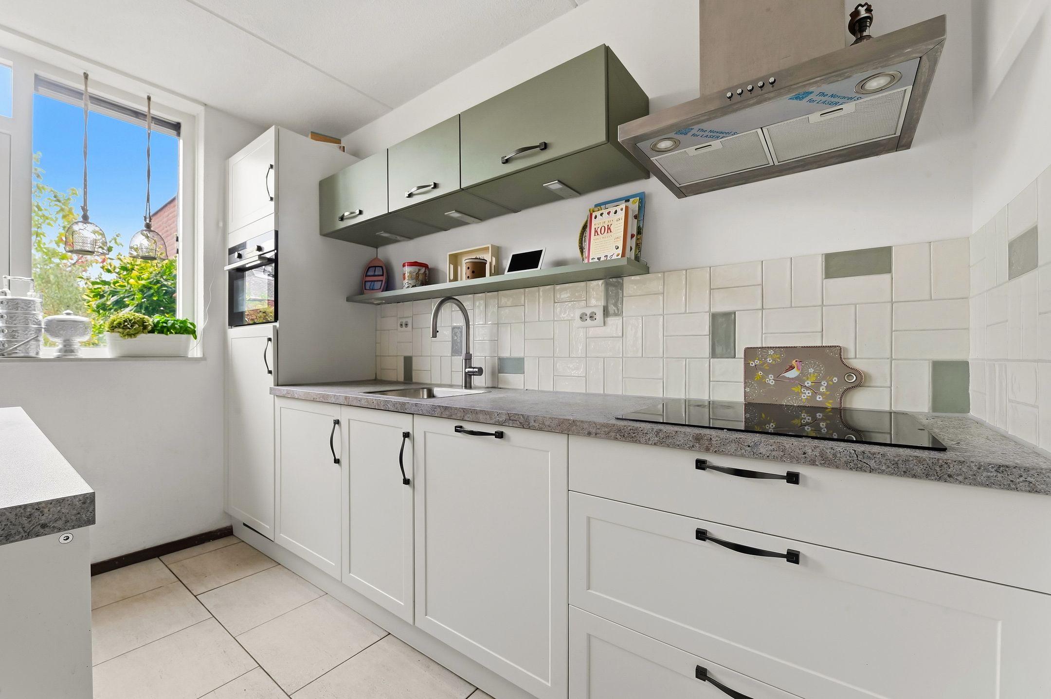 Photo 18 of Van der Meulenstraat 42