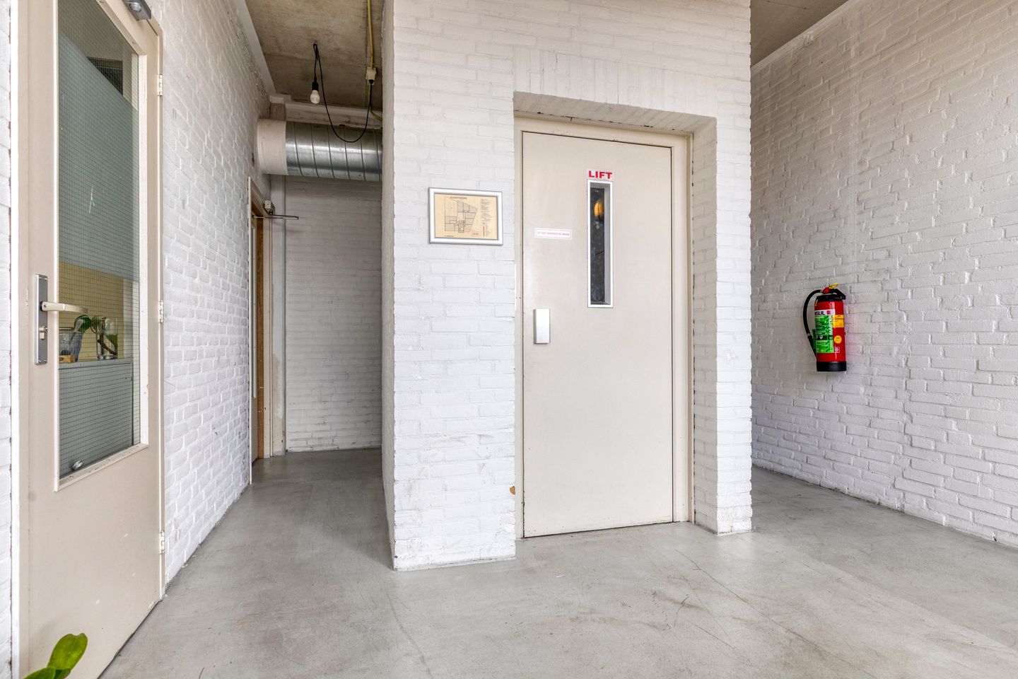 Bekijk foto 3 van IJsselmeerlaan 2