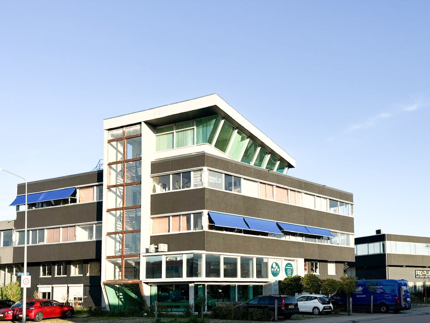 Bekijk foto 2 van IJsselmeerlaan 2