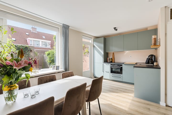 Photo 2 of Waalstraat 26