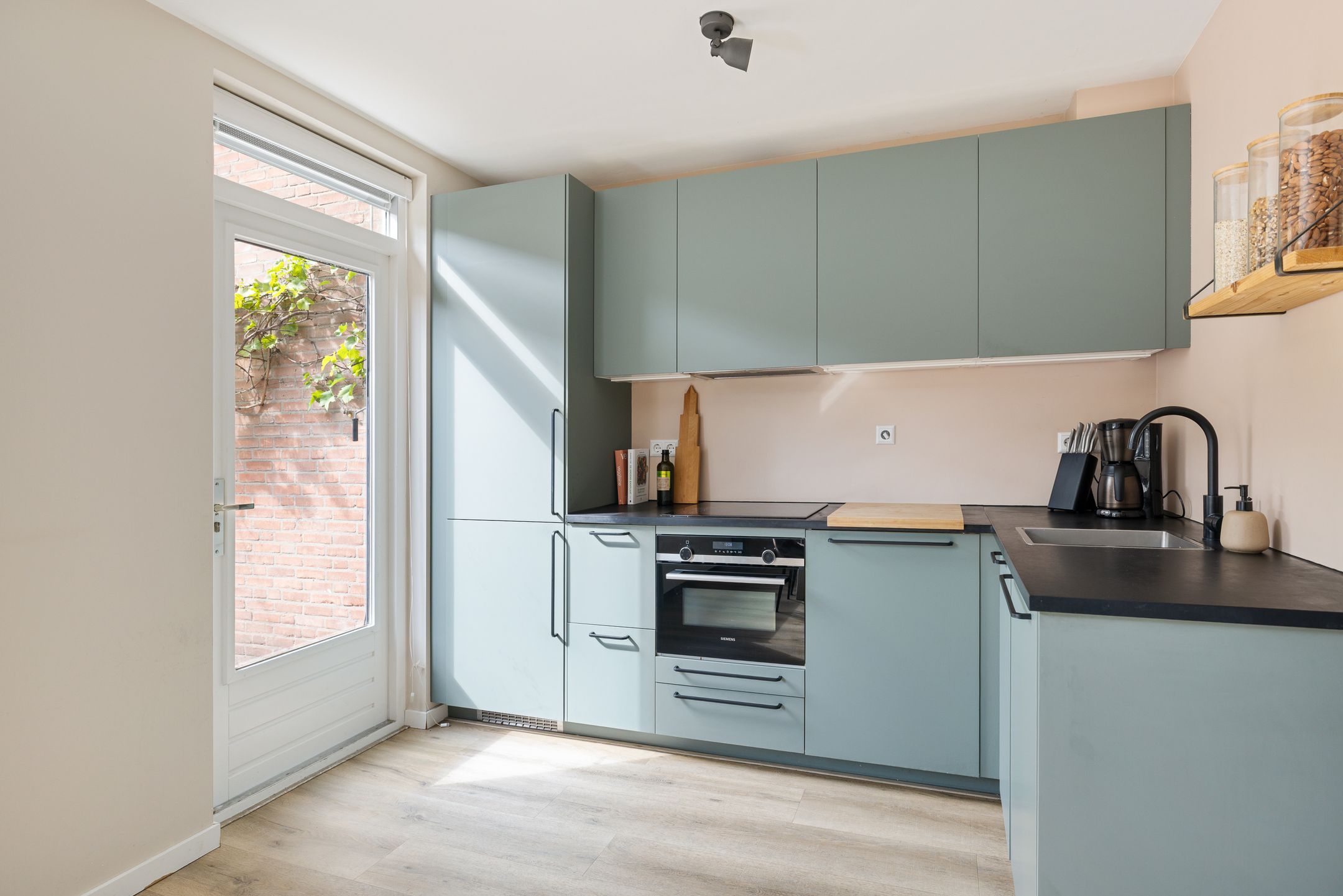Photo 12 of Waalstraat 26