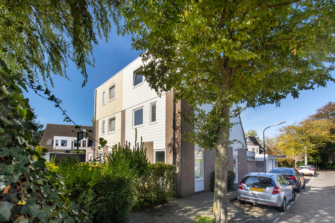 Photo 1 of Van der Duyn van Maasdamstraat 2