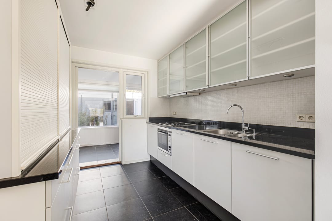 Photo 7 of Van der Duyn van Maasdamstraat 2