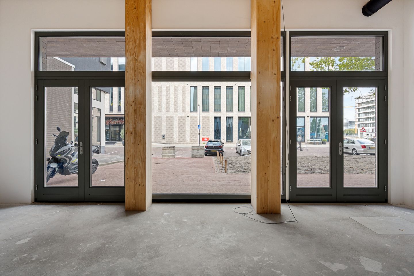 Bekijk foto 2 van Joan Muyskenweg 21-A1