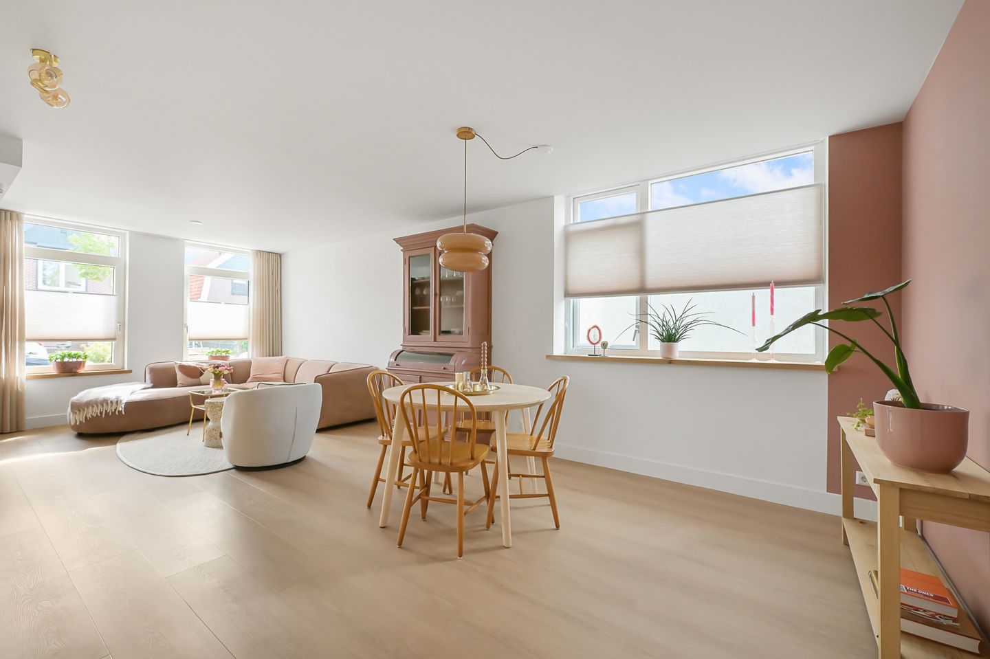 Photo 10 of Dorpsstraat 1054