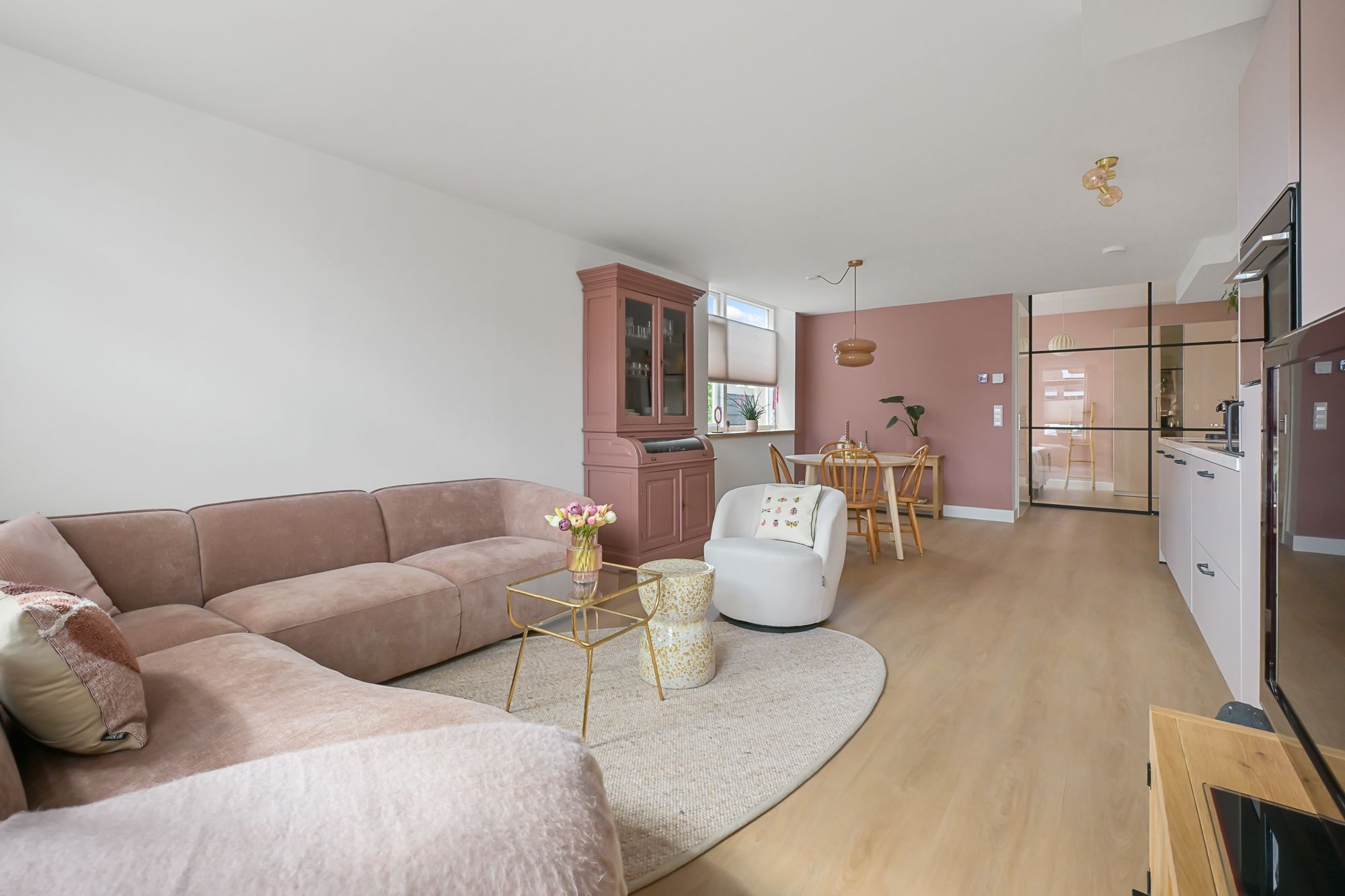 Photo 6 of Dorpsstraat 1054