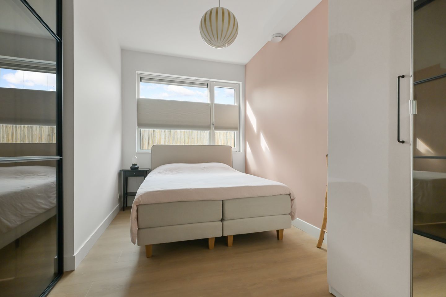 Photo 14 of Dorpsstraat 1054
