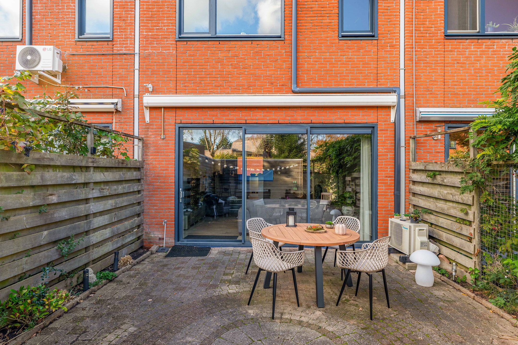 Photo 27 of Van Houtenstraat 4