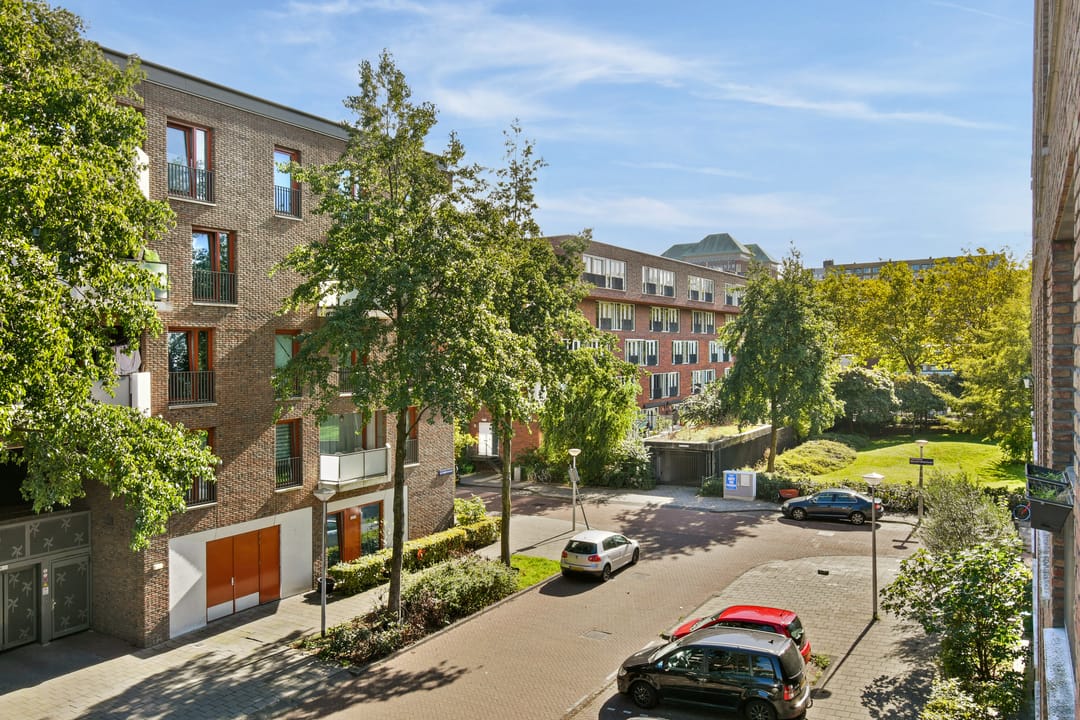 Photo 17 of Suze Robertsonstraat 55