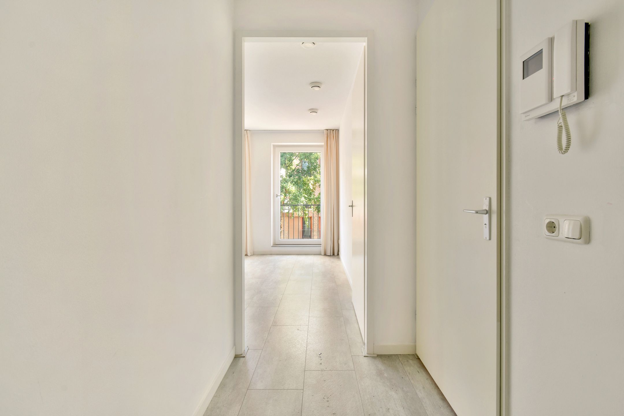 Photo 9 of Suze Robertsonstraat 55