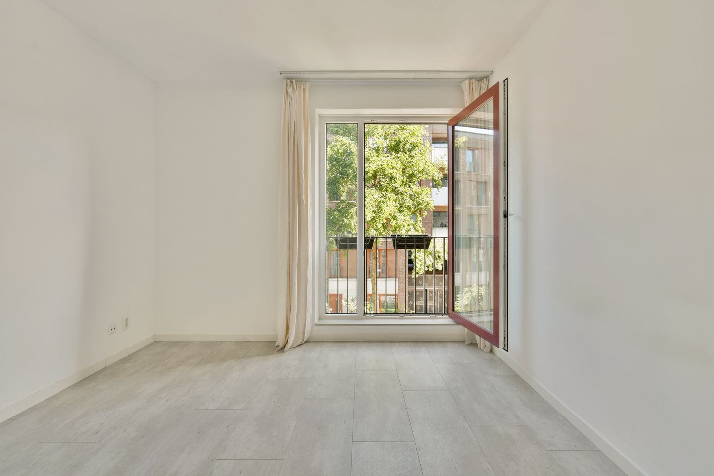 Photo 19 of Suze Robertsonstraat 55