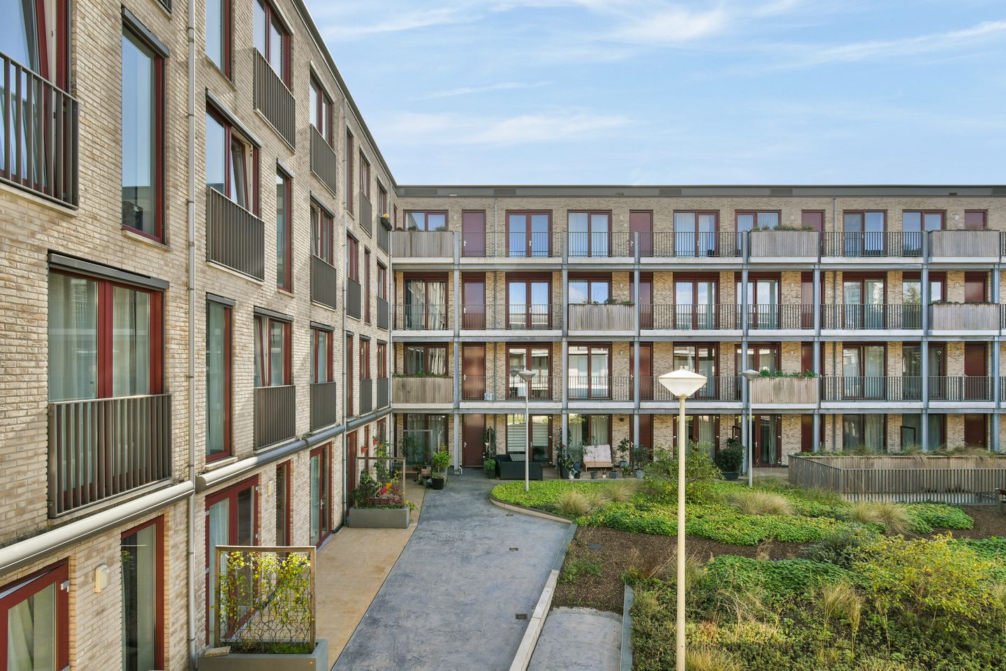 Photo 25 of Suze Robertsonstraat 55