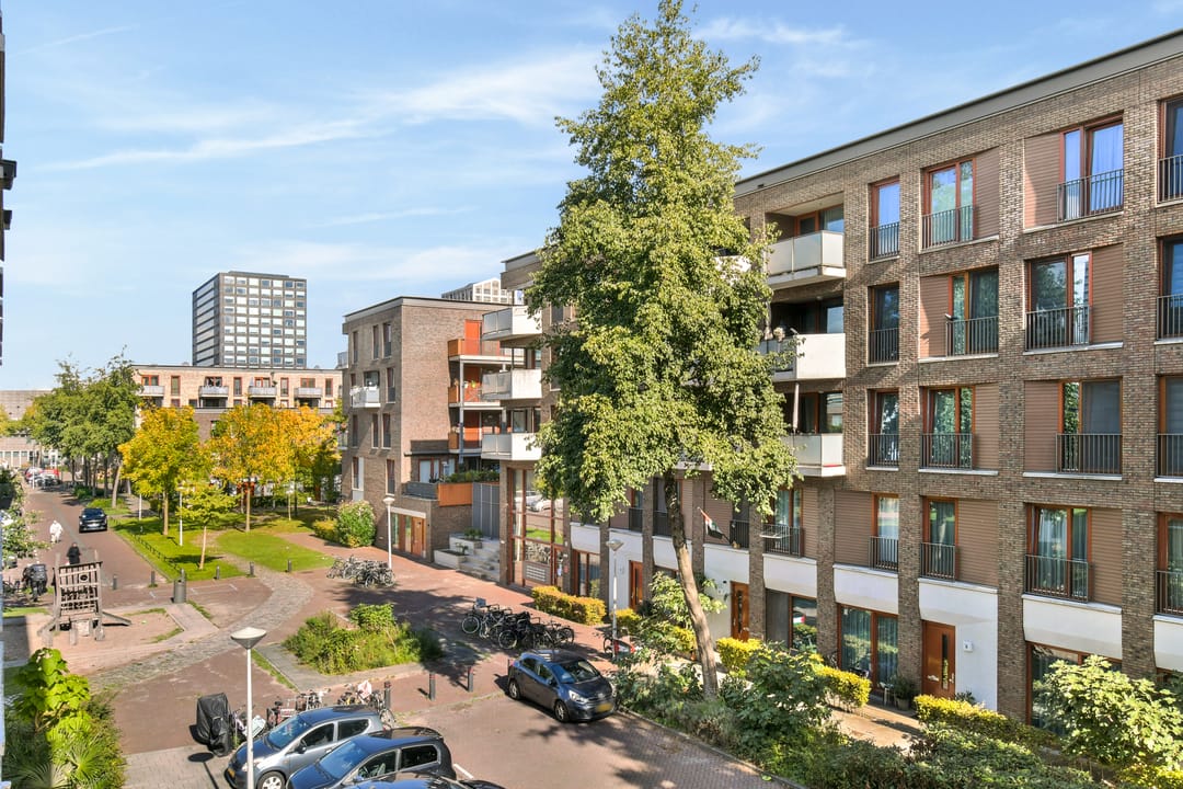 Photo 16 of Suze Robertsonstraat 55