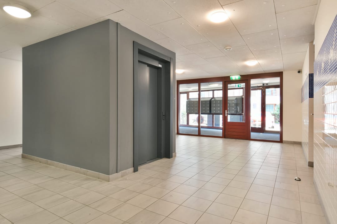 Photo 8 of Suze Robertsonstraat 55