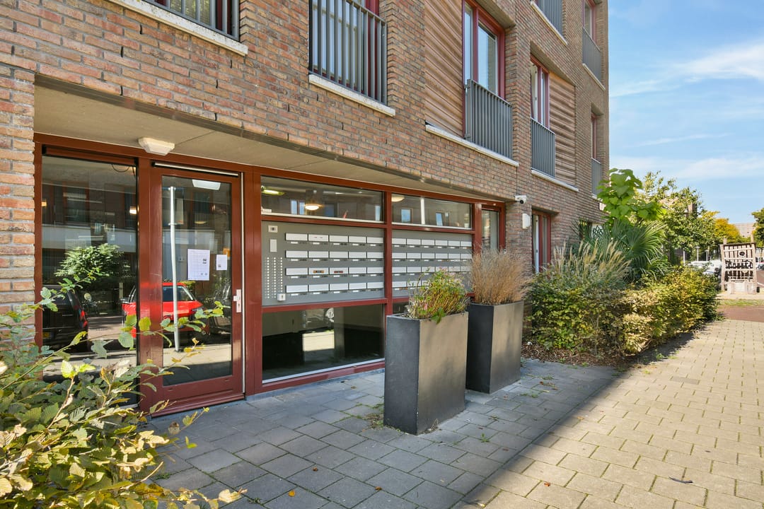 Photo 7 of Suze Robertsonstraat 55