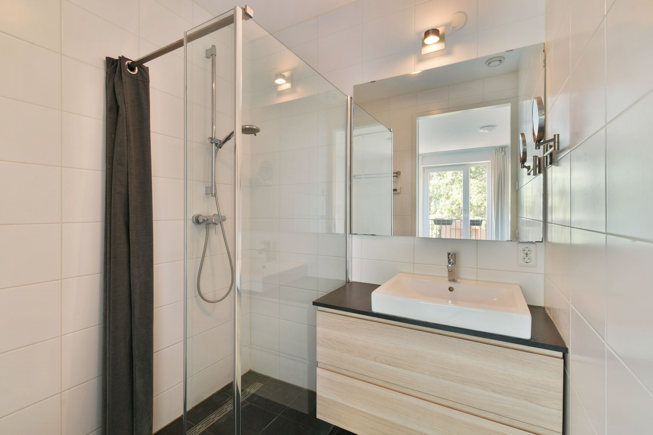 Photo 21 of Suze Robertsonstraat 55