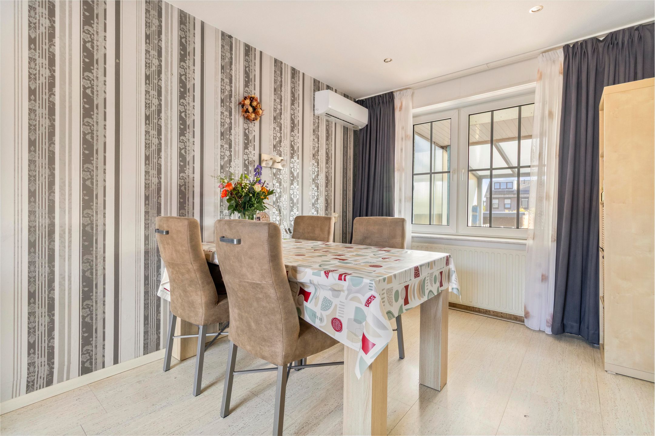 Photo 6 of van Ruysdaelstraat 13