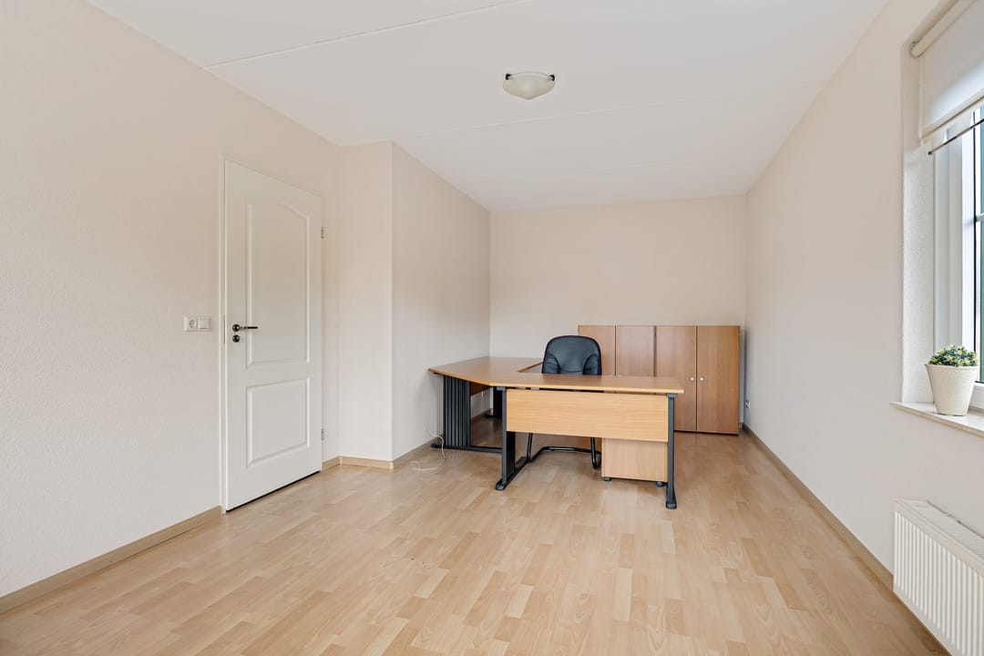 Photo 7 of Veenbesstraat 1