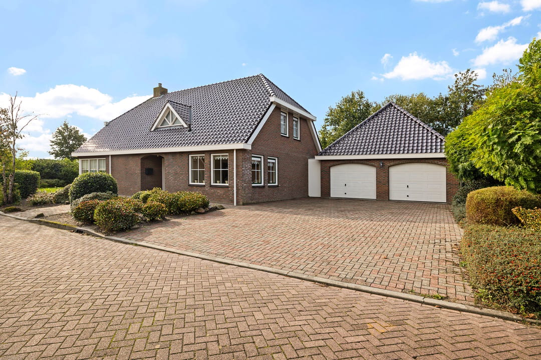 Photo 1 of Veenbesstraat 1