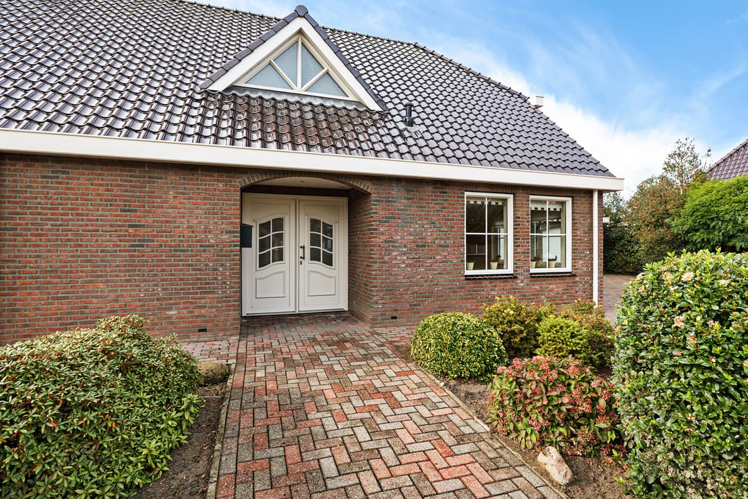 Photo 43 of Veenbesstraat 1