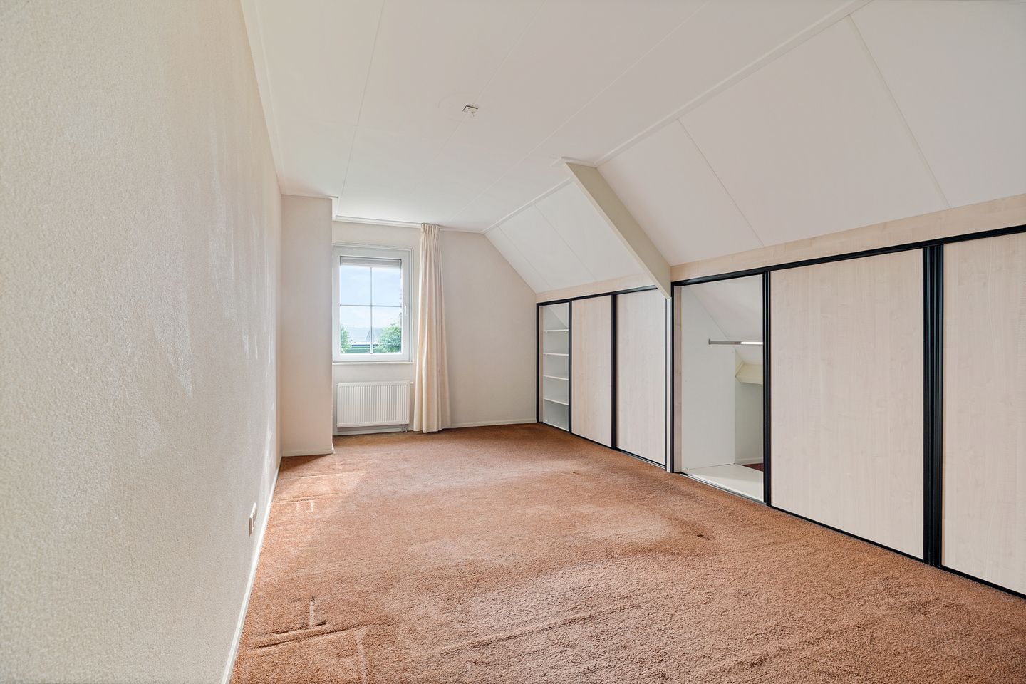Photo 35 of Veenbesstraat 1